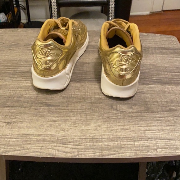 Nike - Picture 2 of 3